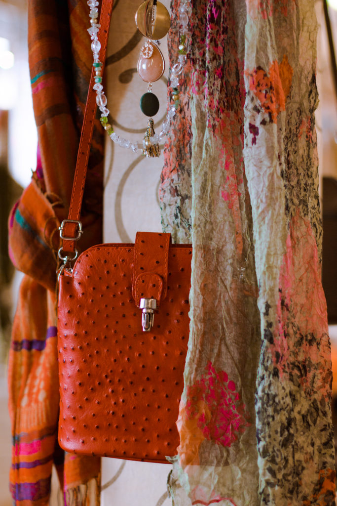 Echtleder Taschen und Seidenschals in Kulmbach bei Belle Epoque